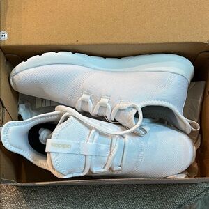 Women’s 9 Adidas Cloudfoam Pure 2.0 White tennis shoes sneakers